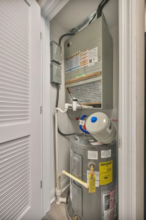 Tiny photo for 900 Mountain Creek Road, Chattanooga, TN 37405 (MLS # 1524576)