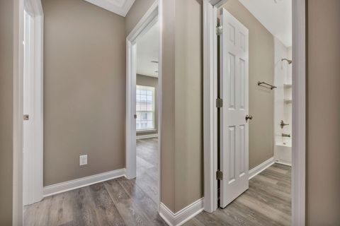 Tiny photo for 900 Mountain Creek Road, Chattanooga, TN 37405 (MLS # 1524576)