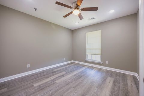 Tiny photo for 900 Mountain Creek Road, Chattanooga, TN 37405 (MLS # 1524576)