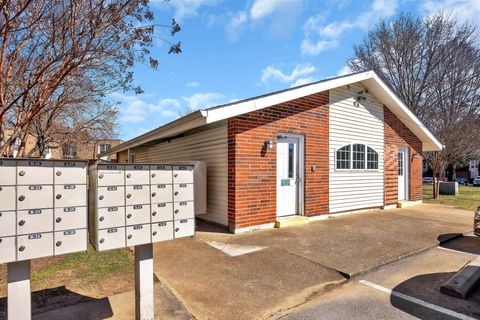 Tiny photo for 900 Mountain Creek Road, Chattanooga, TN 37405 (MLS # 1524576)