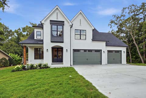 Photo of 6821 Lakeshore Drive Dr, Chattanooga, TN 37416 (MLS # 1540467)