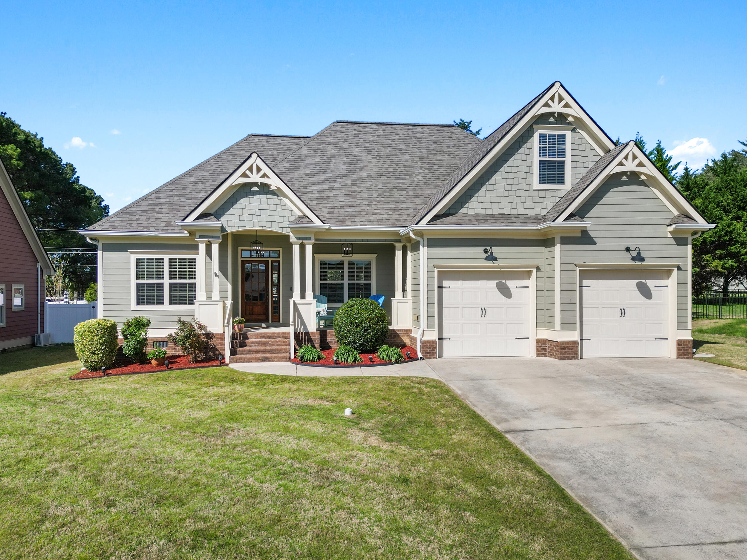 8259 Robertsview Drive, Ooltewah, Tennessee image 1