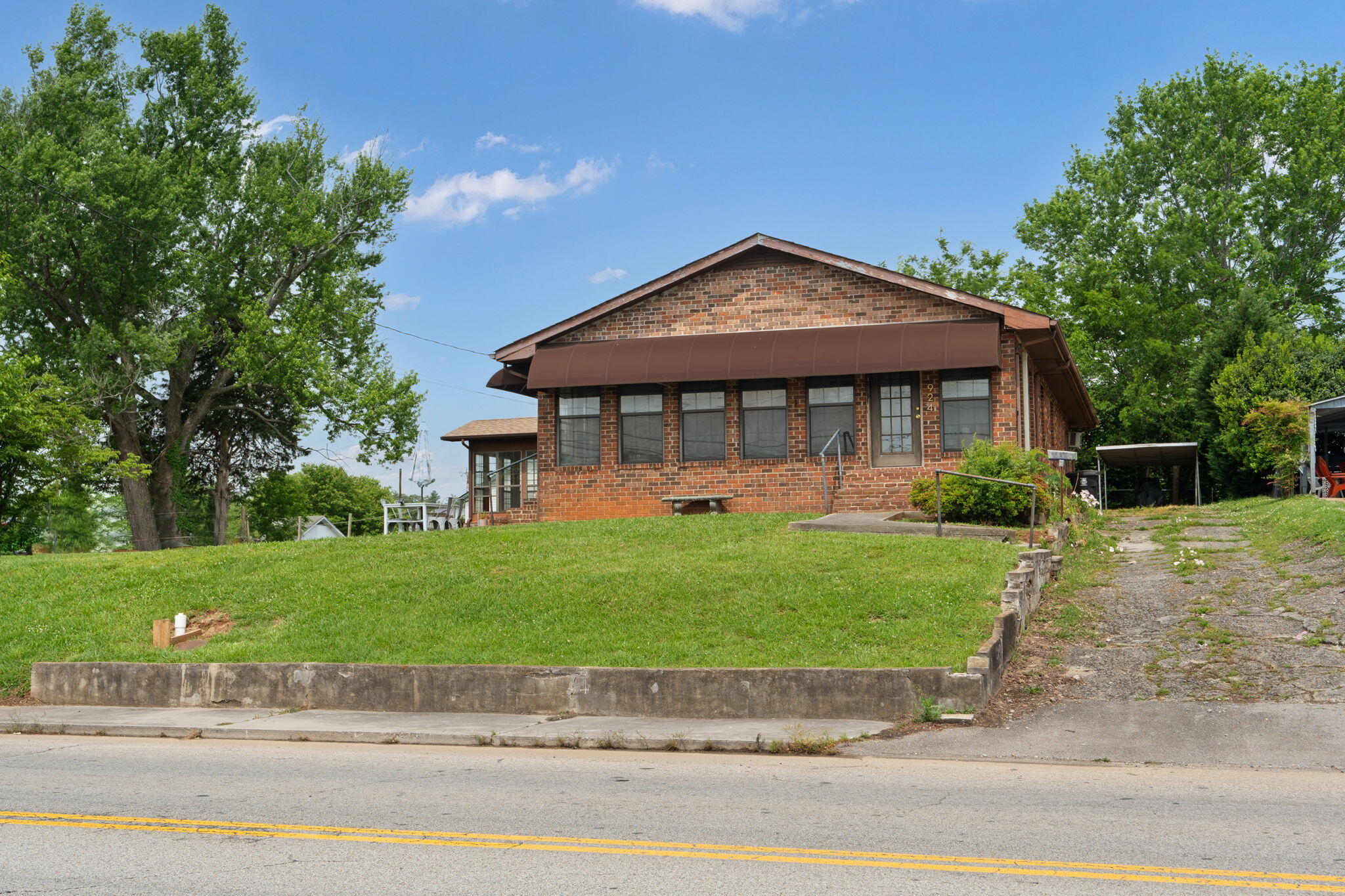 924 E Madison Avenue, Athens, Tennessee image 2