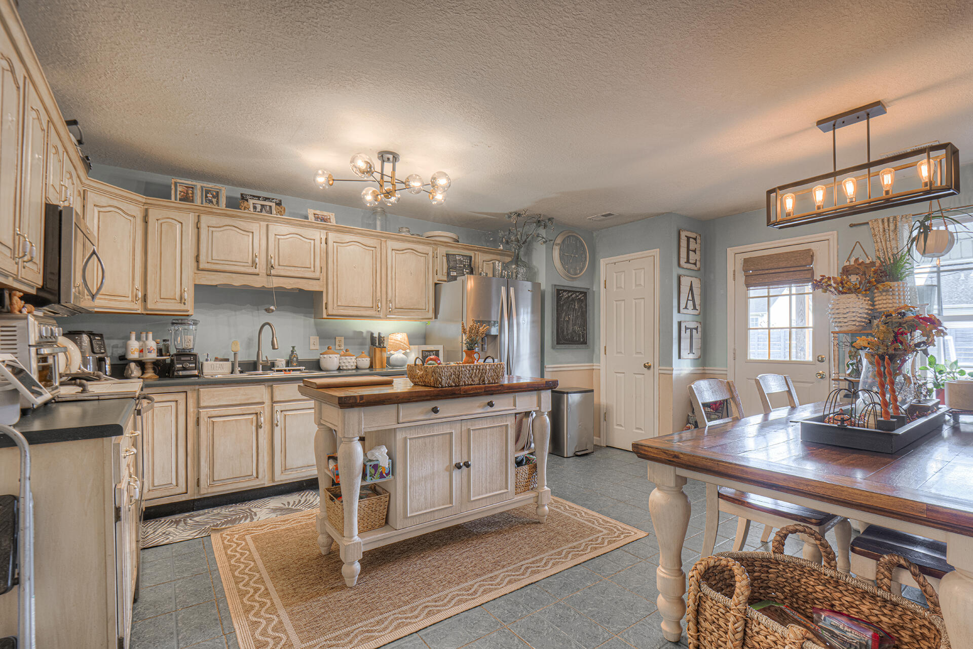 631 N Peppercorn Lane