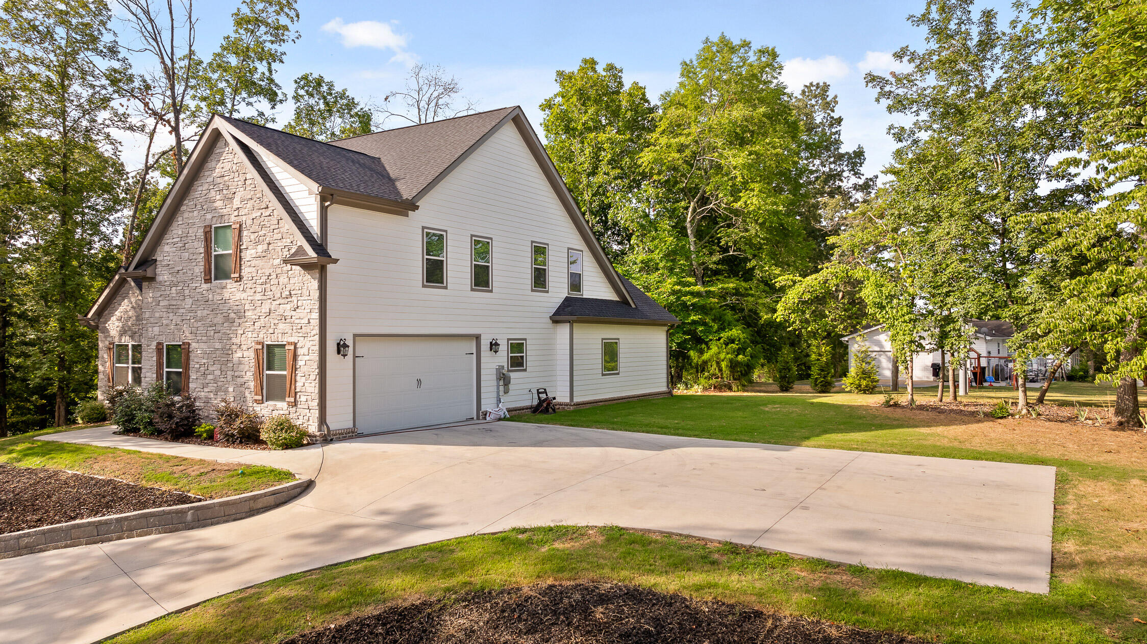2060 Black Bear Pass, Harrison, Tennessee image 2