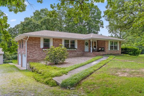 Photo of 28 Lynn Road, Signal Mountain, TN 37377 (MLS # 1525835)