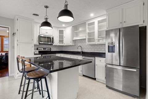 Photo of 28 Lynn Road, Signal Mountain, TN 37377 (MLS # 1525835)