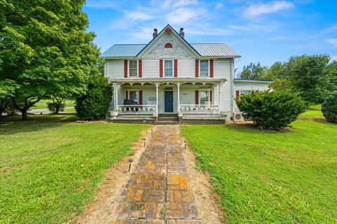 Homes For Sale - 3211 Old Newport Highway<br/> Sevierville, TN 37876