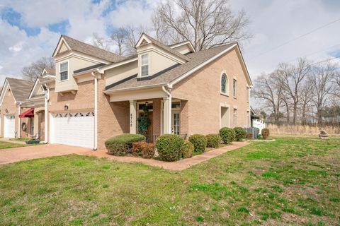 Townhouse For Sale - 6715 Willow Trace Drive<br/> Chattanooga, TN 37421