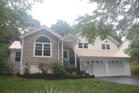 Photo of 2406 Pineway Trail, Soddy Daisy, TN 37379 (MLS # 1535385)