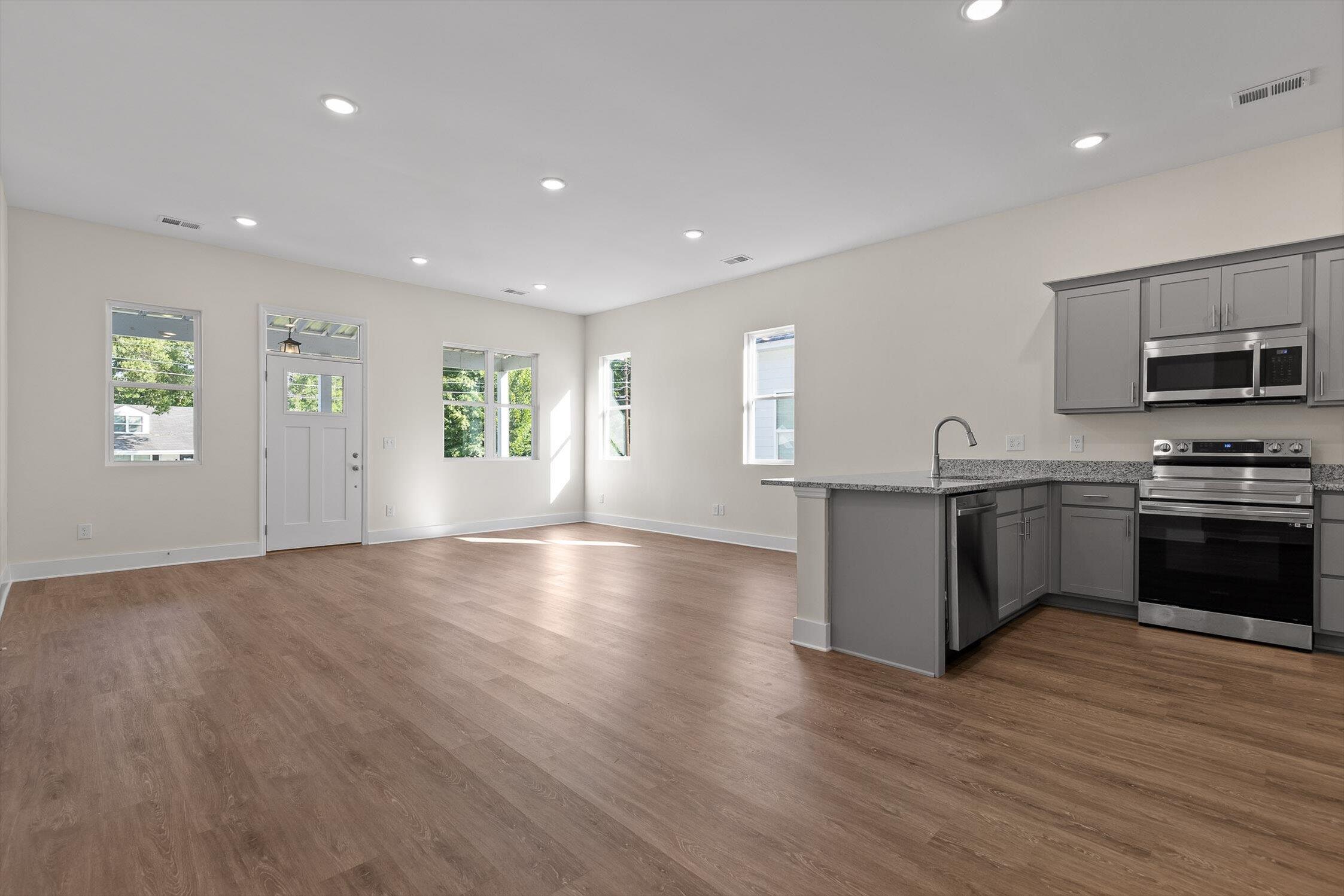 Chattanooga, Tennessee 37411, United States, 3 Bedrooms Bedrooms, ,2 BathroomsBathrooms,Residential,Active,170068