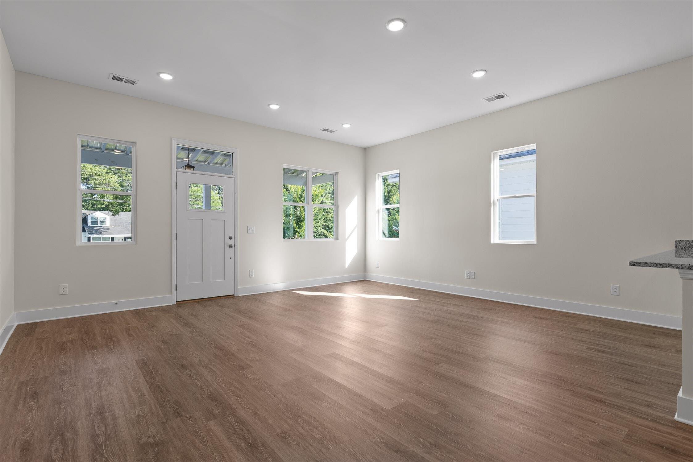 Chattanooga, Tennessee 37411, United States, 3 Bedrooms Bedrooms, ,2 BathroomsBathrooms,Residential,Active,170068