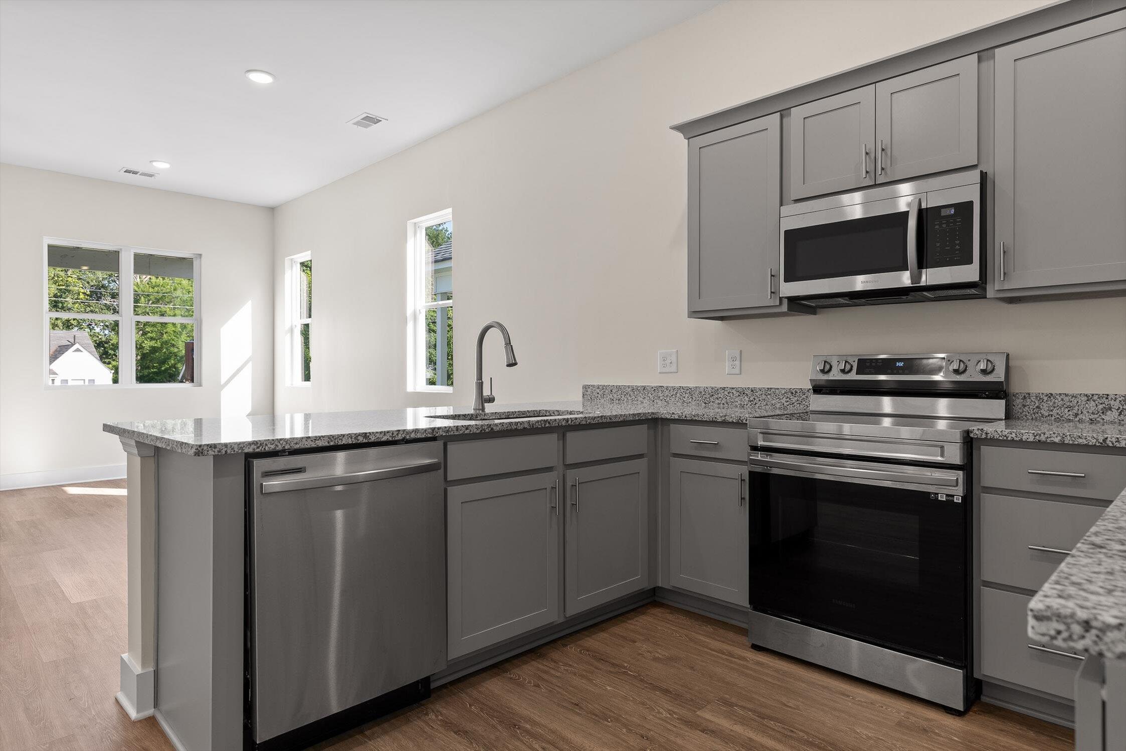 Chattanooga, Tennessee 37411, United States, 3 Bedrooms Bedrooms, ,2 BathroomsBathrooms,Residential,Active,170068