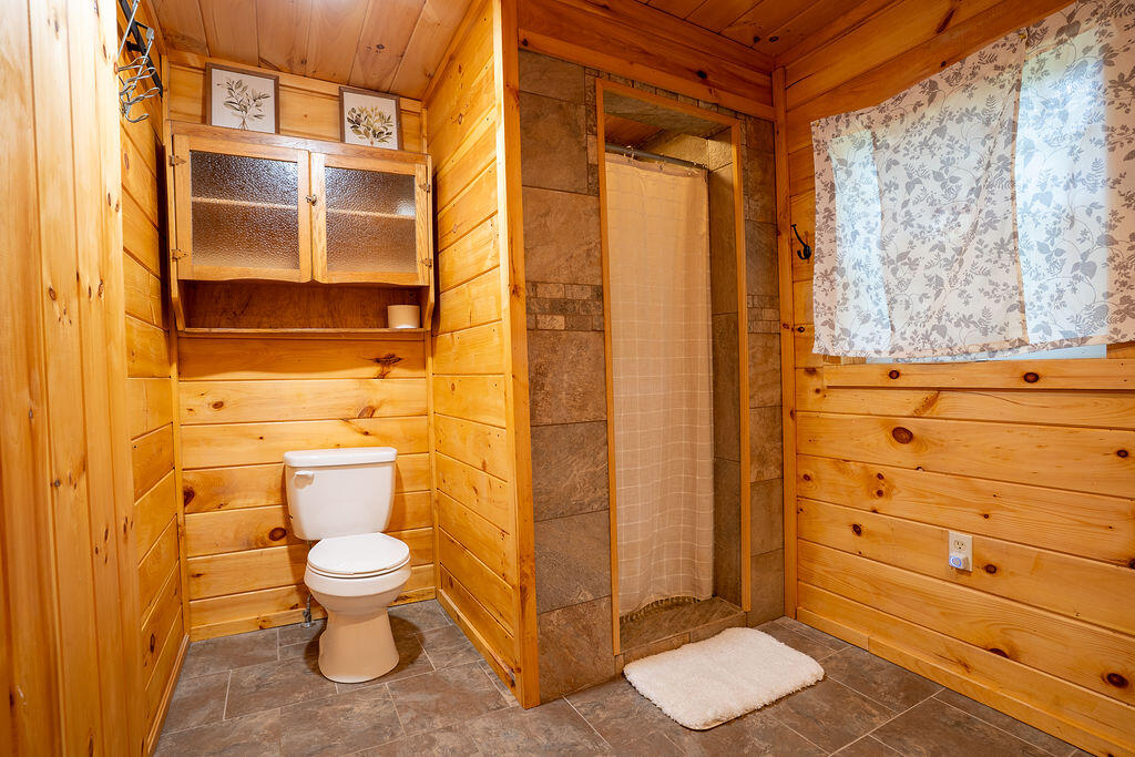 Rising Fawn, Georgia 30738, United States, 3 Bedrooms Bedrooms, ,3 BathroomsBathrooms,Residential,Active,220647