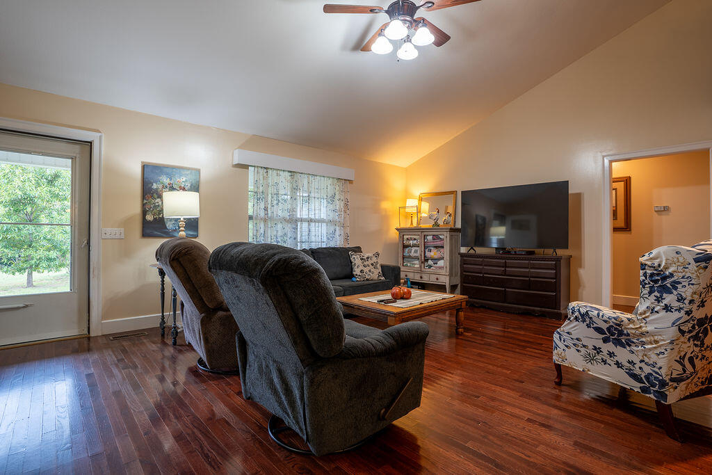 Rising Fawn, Georgia 30738, United States, 3 Bedrooms Bedrooms, ,3 BathroomsBathrooms,Residential,Active,220647