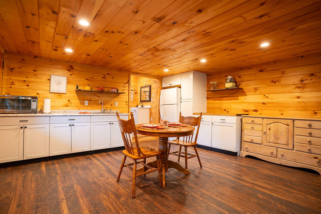 Rising Fawn, Georgia 30738, United States, 3 Bedrooms Bedrooms, ,3 BathroomsBathrooms,Residential,Active,220647