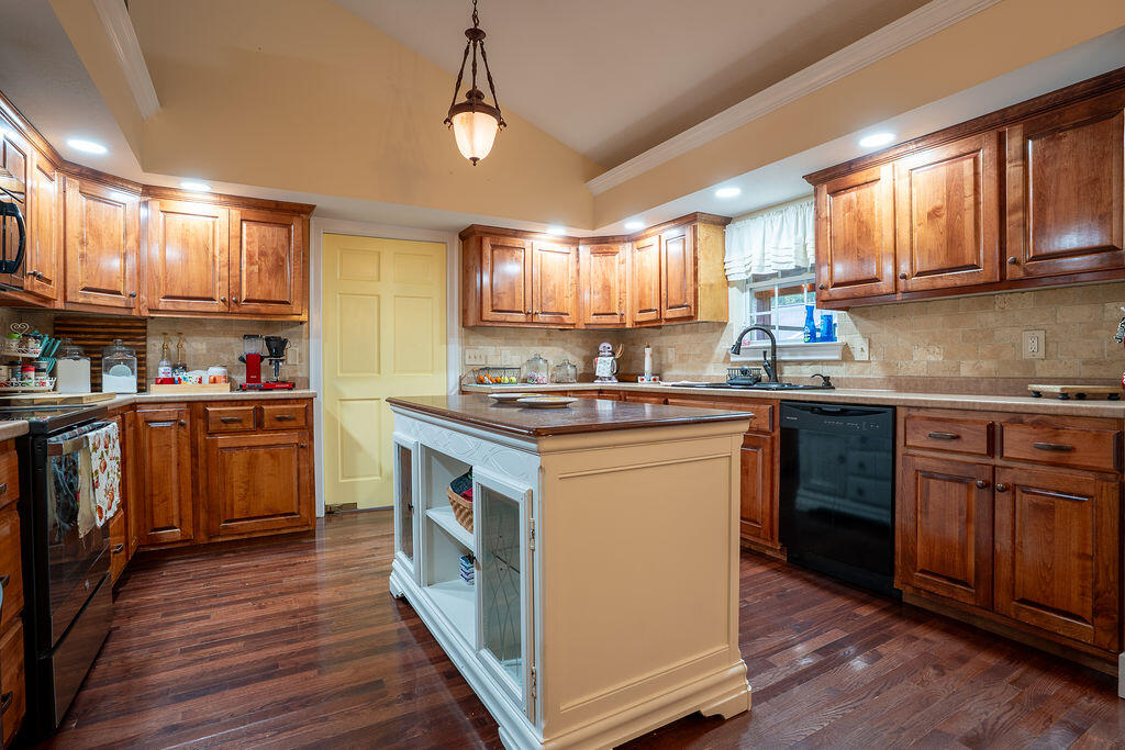 Rising Fawn, Georgia 30738, United States, 3 Bedrooms Bedrooms, ,3 BathroomsBathrooms,Residential,Active,220647