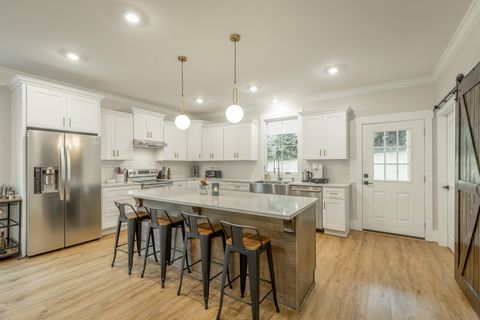 Tiny photo for 1150 Old Pineville Road, Chattanooga, TN 37405 (MLS # 1524132)