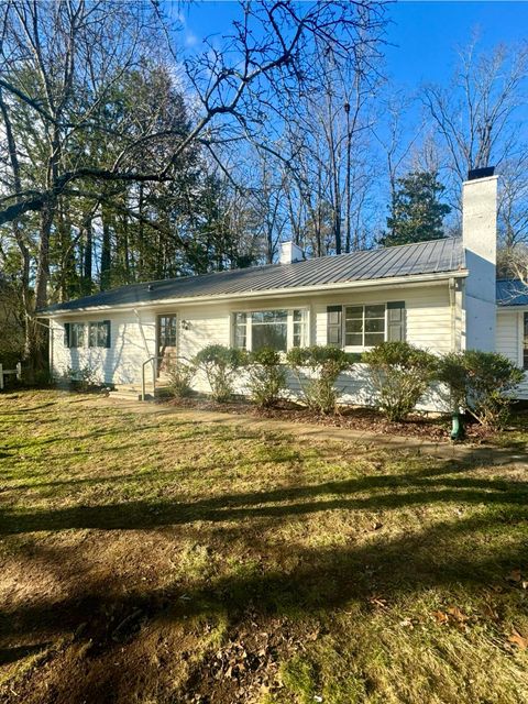 Photo of 831 Texas Avenue, Signal Mountain, TN 37377 (MLS # 1526757)