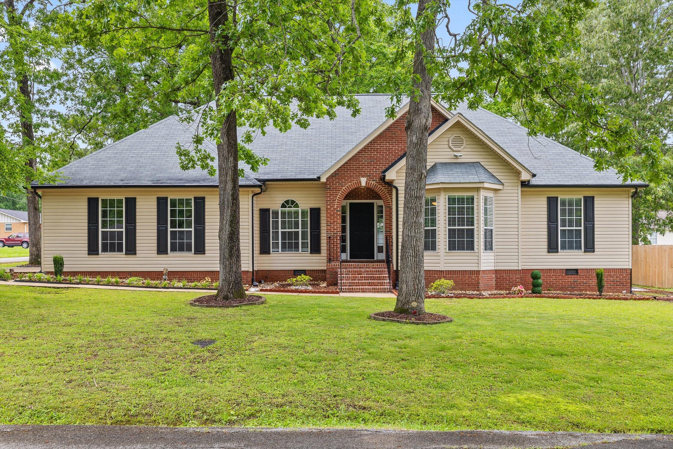 8225 W Lakeside Circle, Hixson, Tennessee image 1