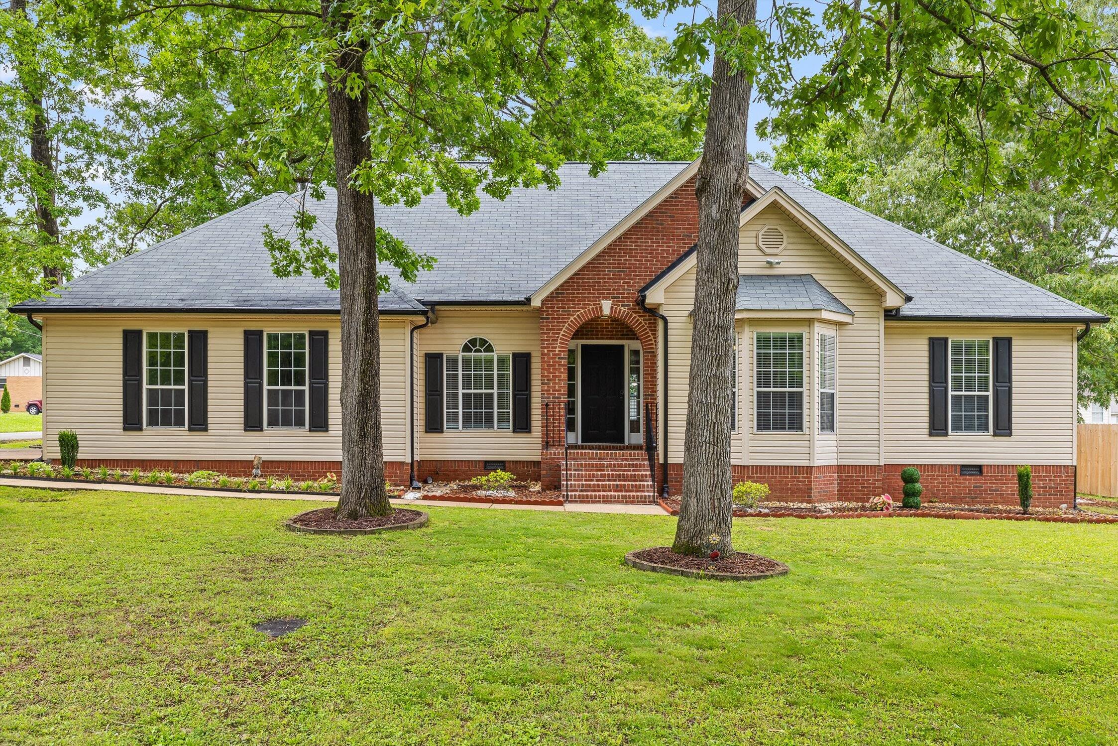 8225 W Lakeside Circle, Hixson, Tennessee image 2