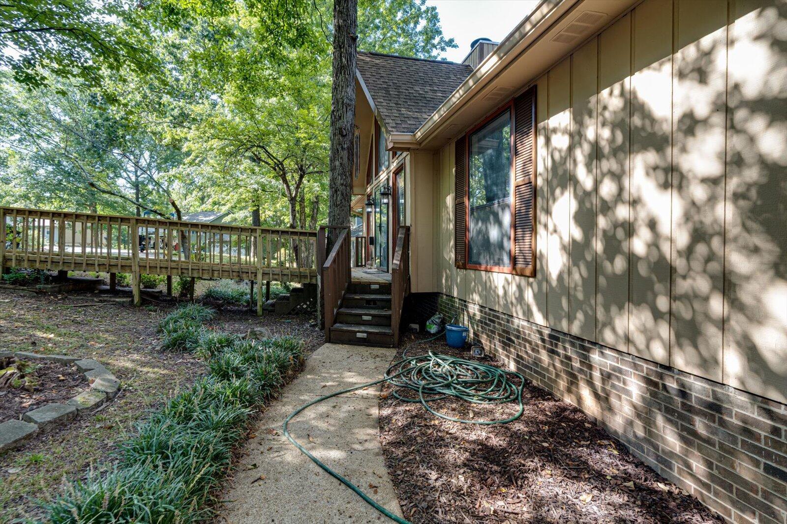 6822 Hampton Wood Circle