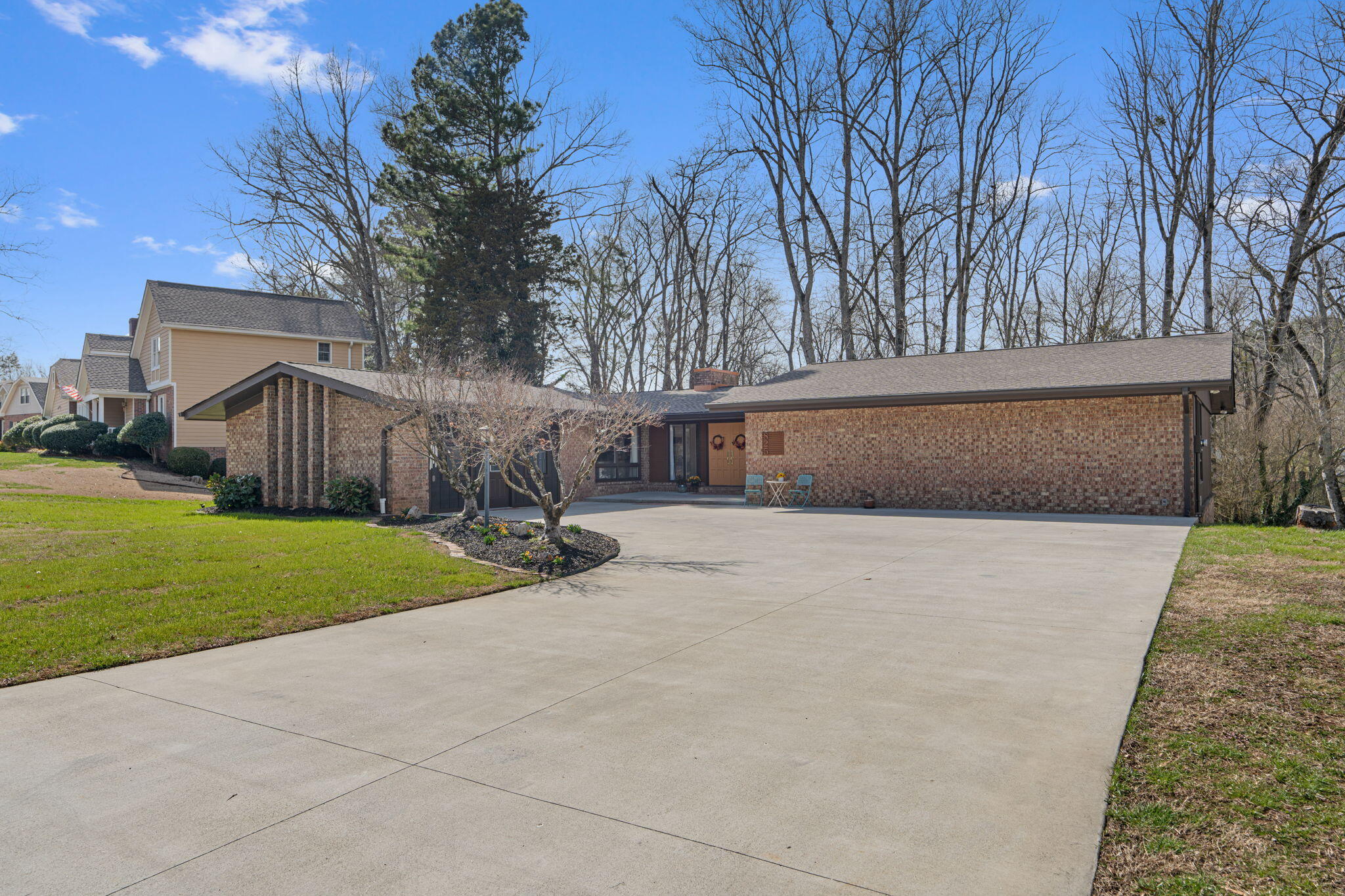 825 Everhart Drive NW