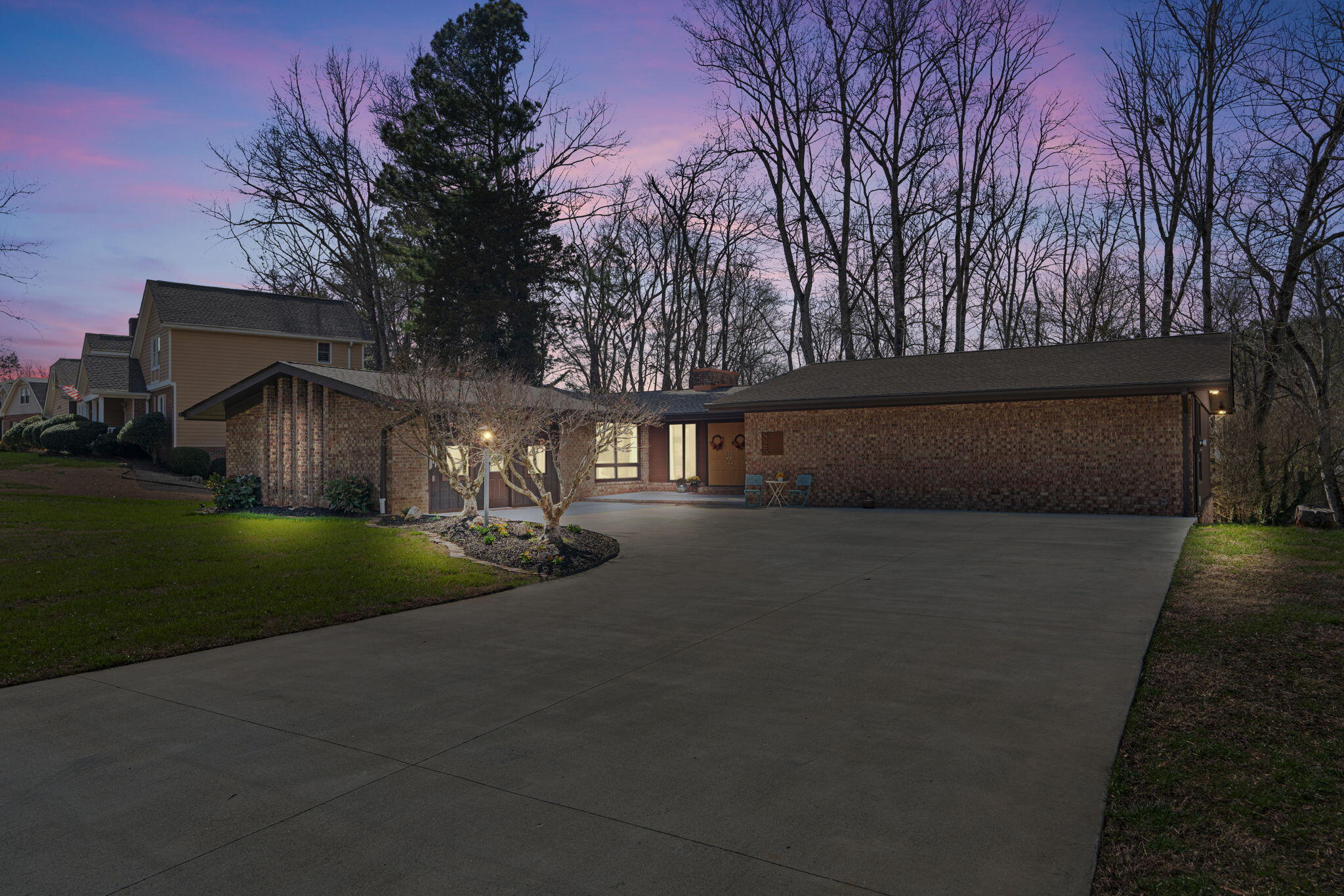 825 Everhart Drive NW