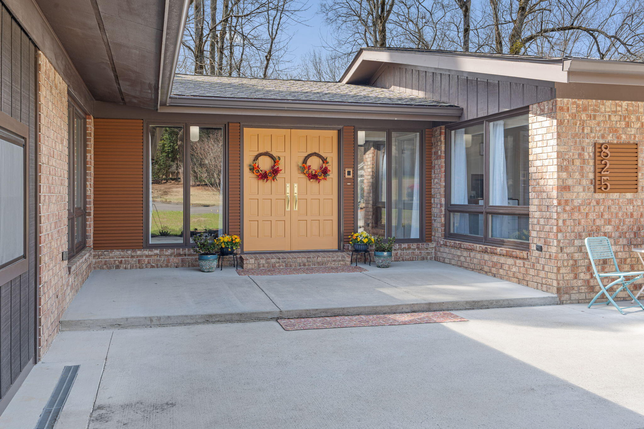 825 Everhart Drive NW