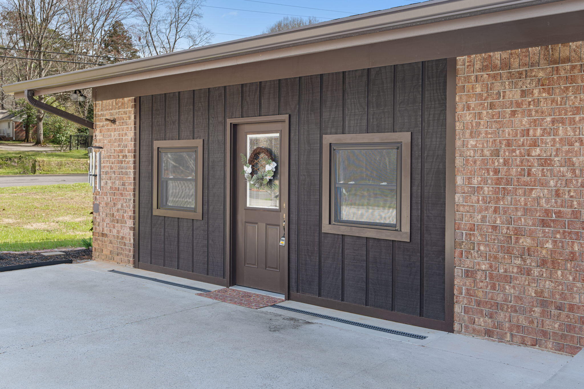825 Everhart Drive NW