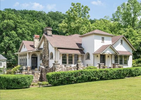 Photo of 4102 Saint Elmo Avenue, Chattanooga, TN 37409 (MLS # 1524705)