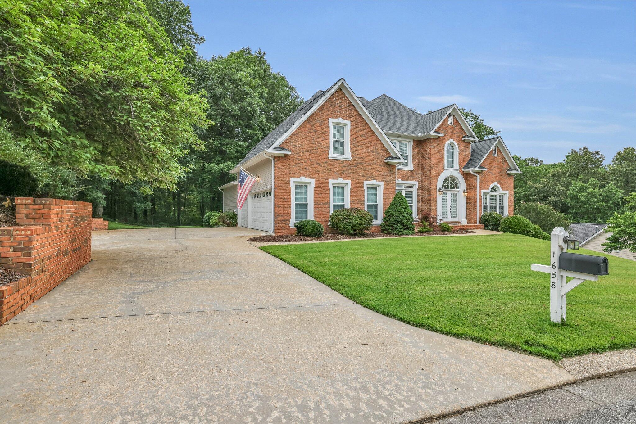 1658 Oakhurst Drive