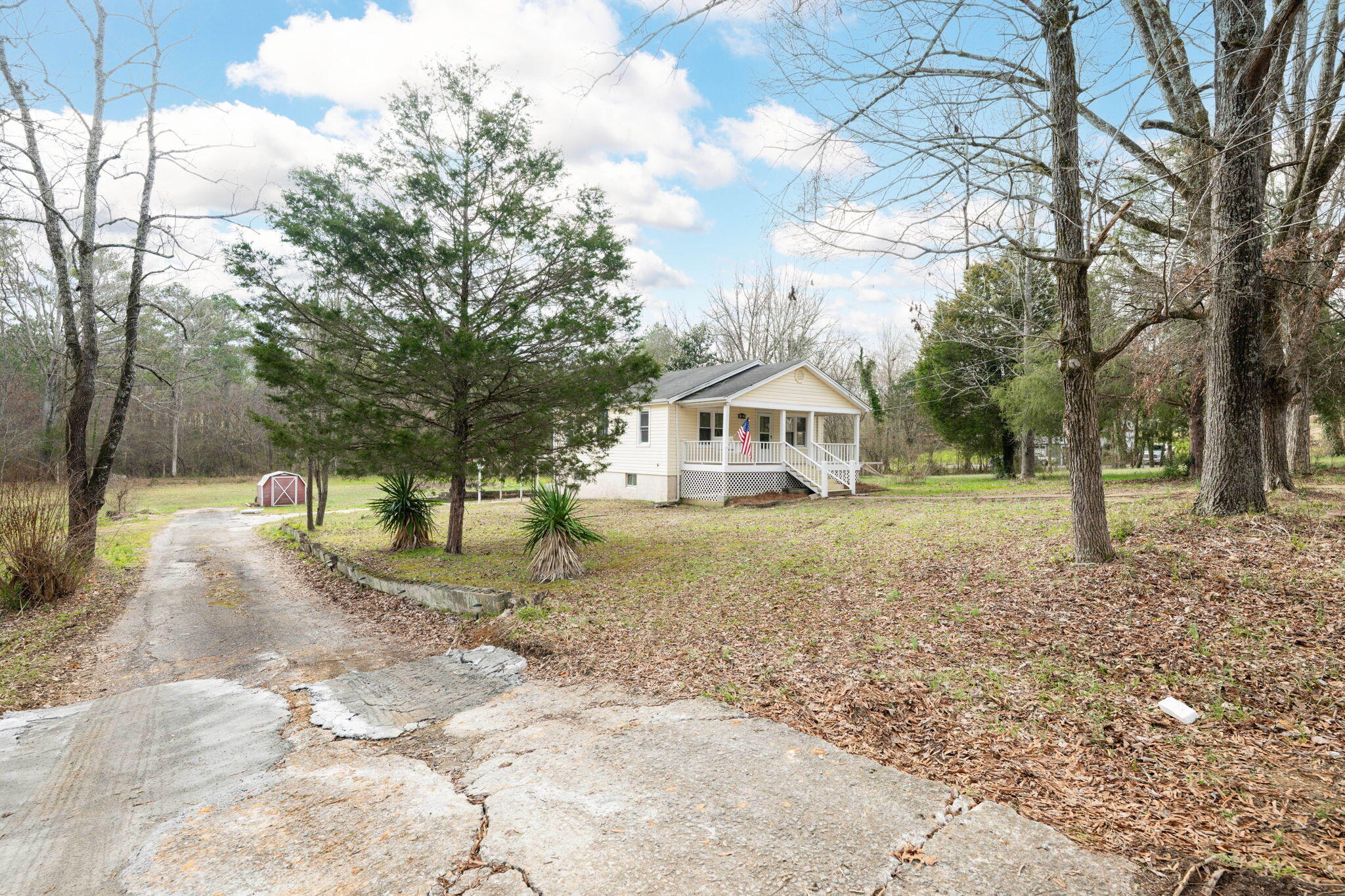 589 Dry Valley Road, Rossville, Georgia image 2