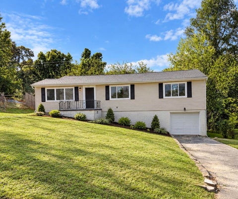 Photo of 375 Greens Lake Circle, Rossville, GA 30741 (MLS # 1544761)