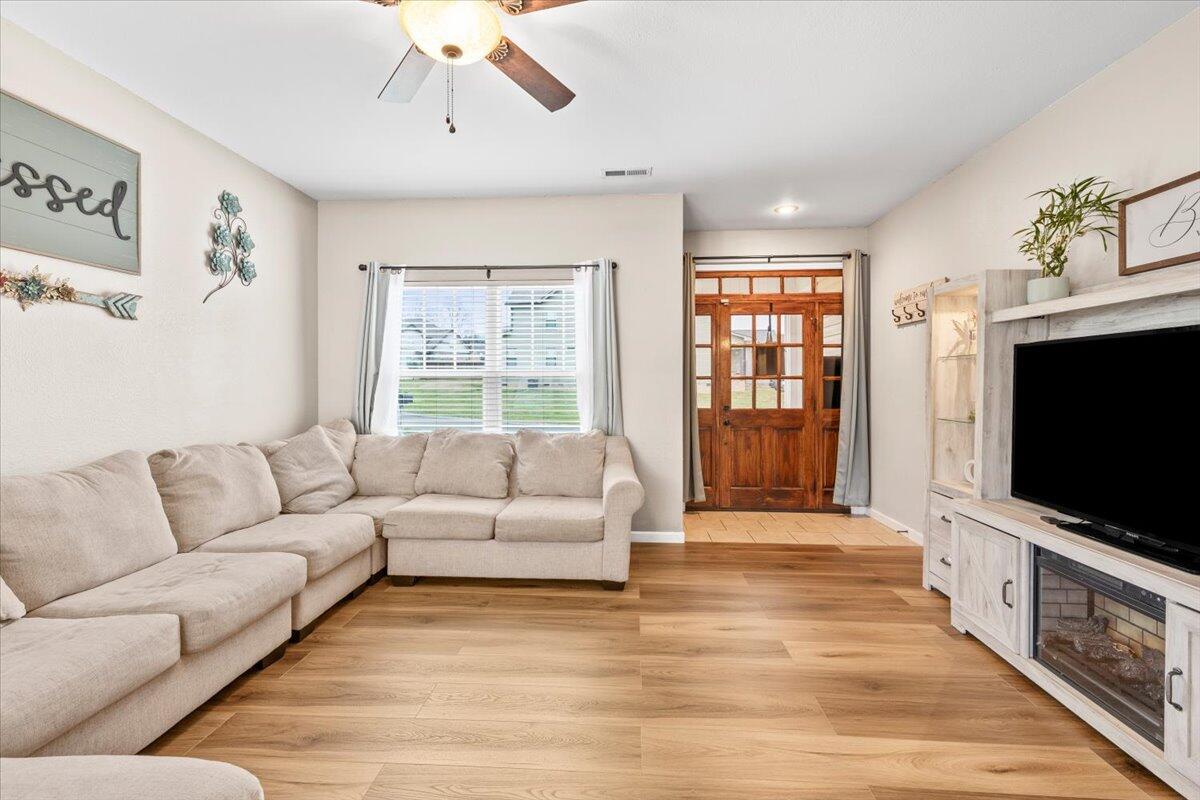 1198 Stonegate Circle NW