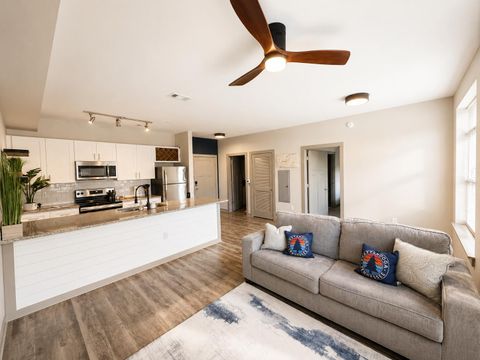 Condo For Rent - 782 Riverfront Parkway<br/> Chattanooga, TN 37402