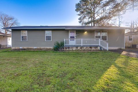 Photo of 1310 W Sherry Drive, Rossville, GA 30741 (MLS # 1525581)