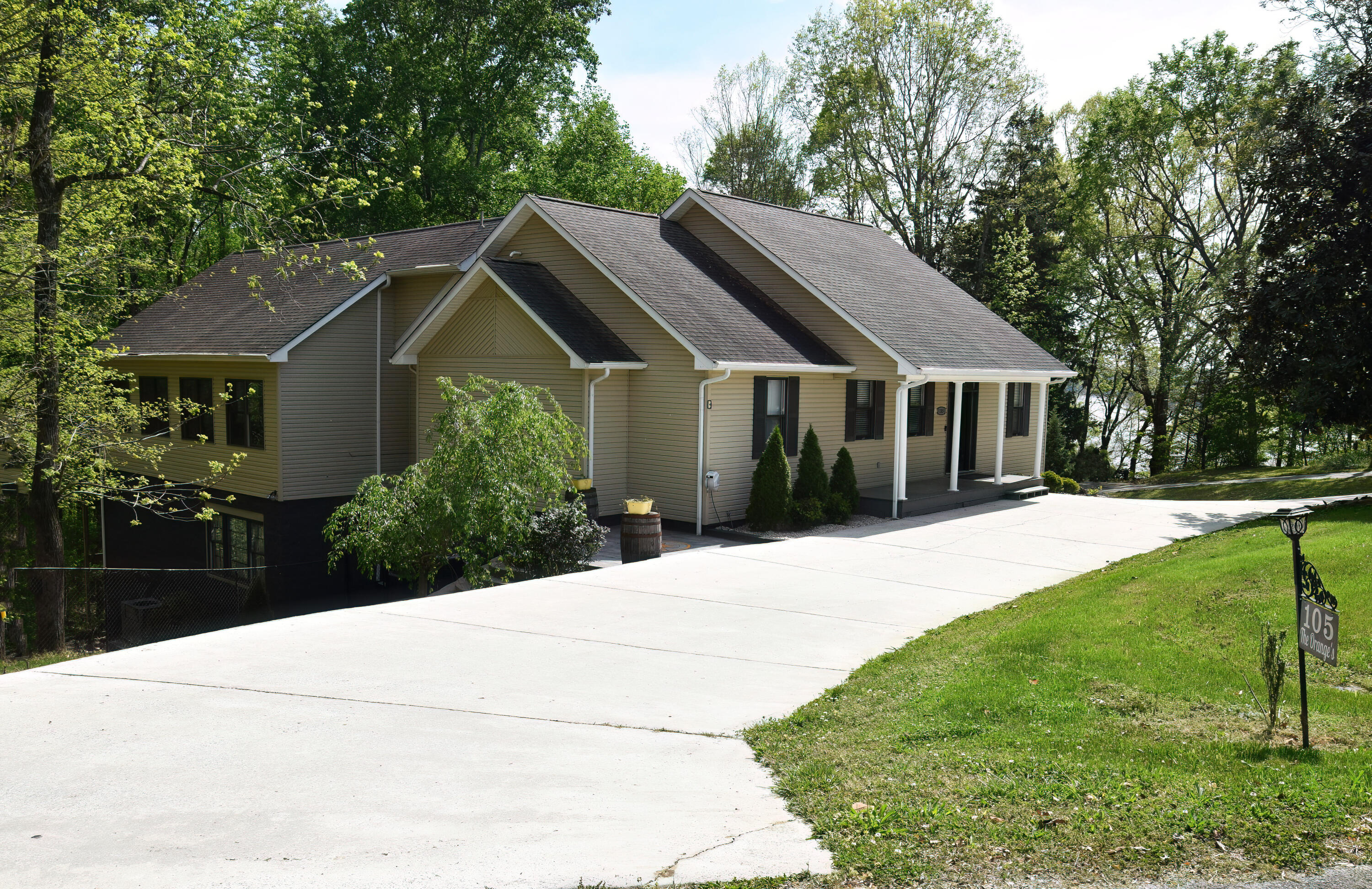 105 W Paradise Drive