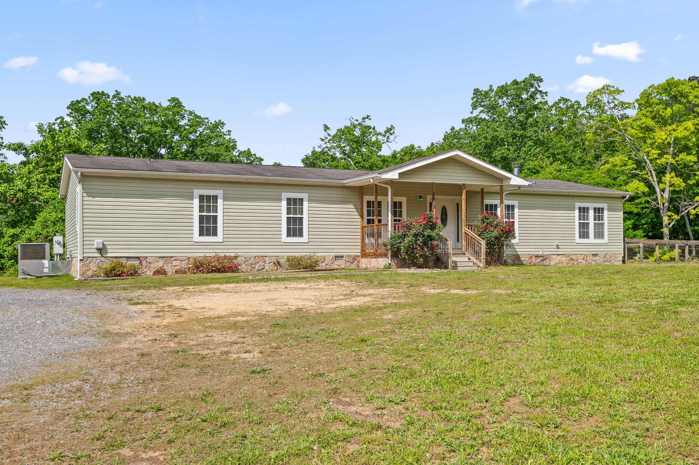8609 Kevin Lane, Harrison, Tennessee image 3