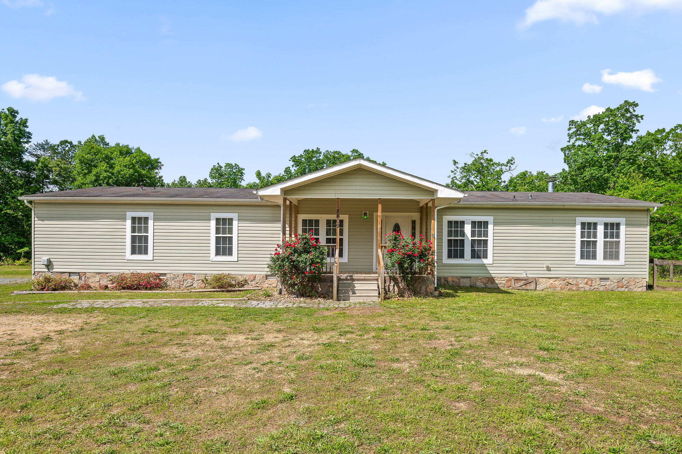 8609 Kevin Lane, Harrison, Tennessee image 1