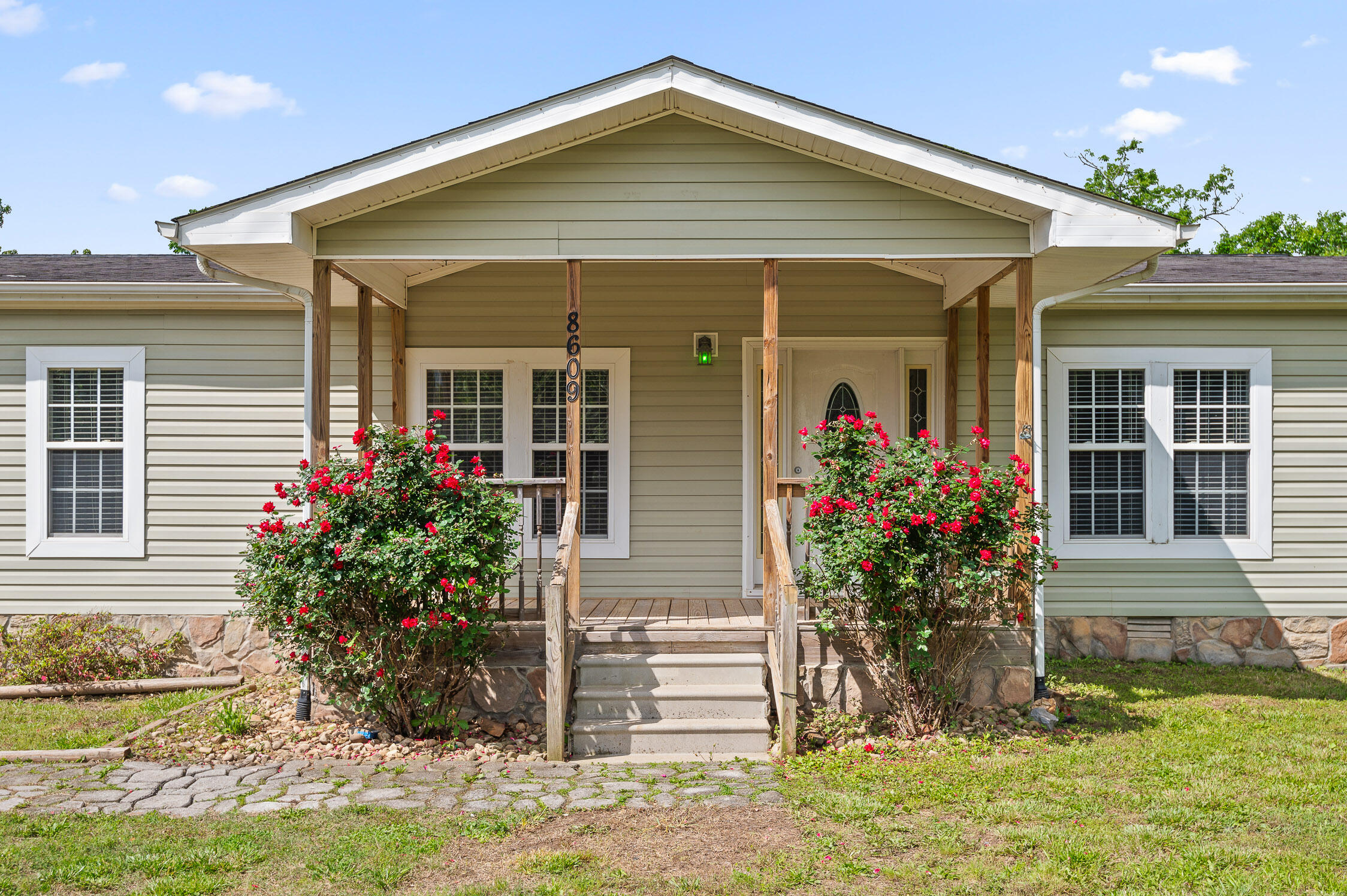 8609 Kevin Lane, Harrison, Tennessee image 2