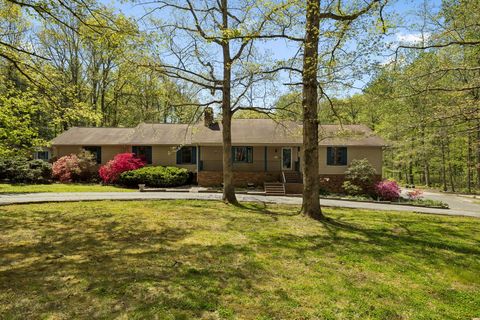 Photo of 1212 Rocky Dell Lane, Signal Mountain, TN 37377 (MLS # 1528064)