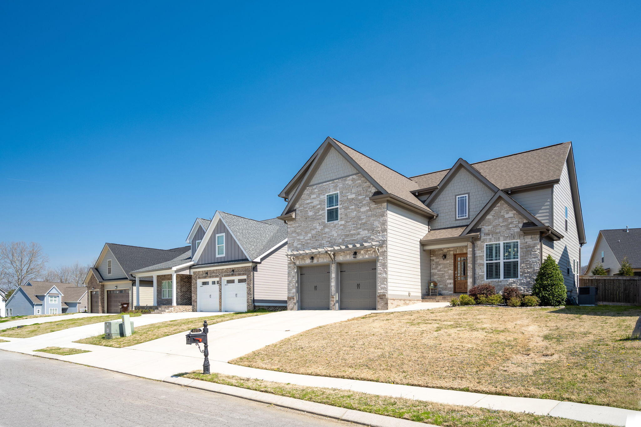 8975 Silver Maple Drive, Ooltewah, Tennessee image 2