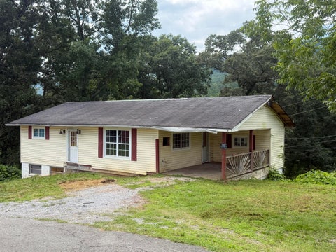 Homes For Sale - 211 S Oak Street<br/> Whitwell, TN 37397