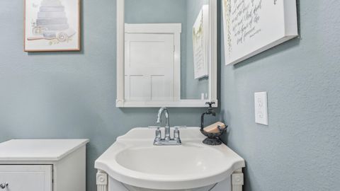 Tiny photo for 8 W Eighth Street, Chickamauga, GA 30707 (MLS # 1526557)