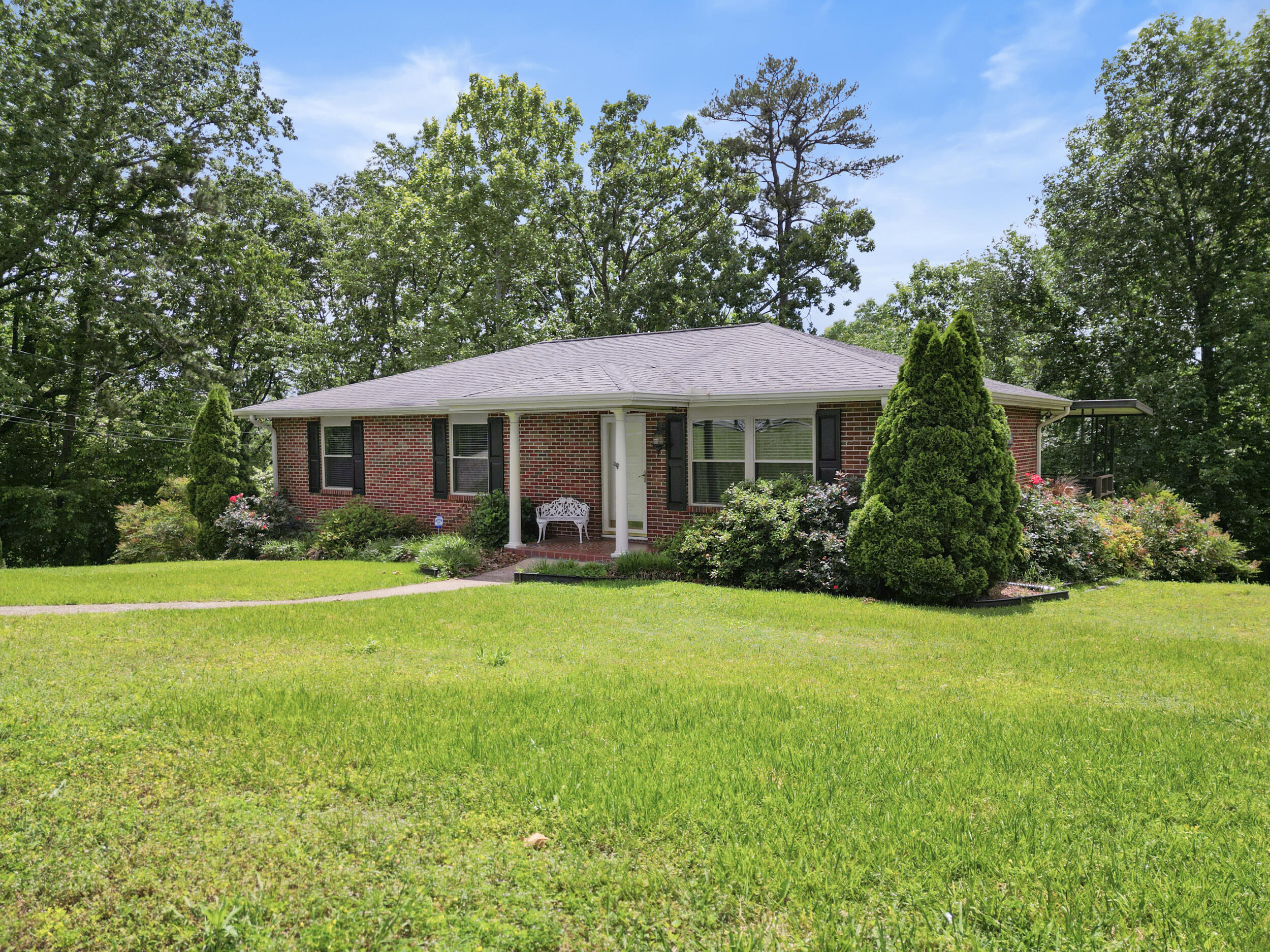74 Kriswood Drive, Rossville, Georgia image 1