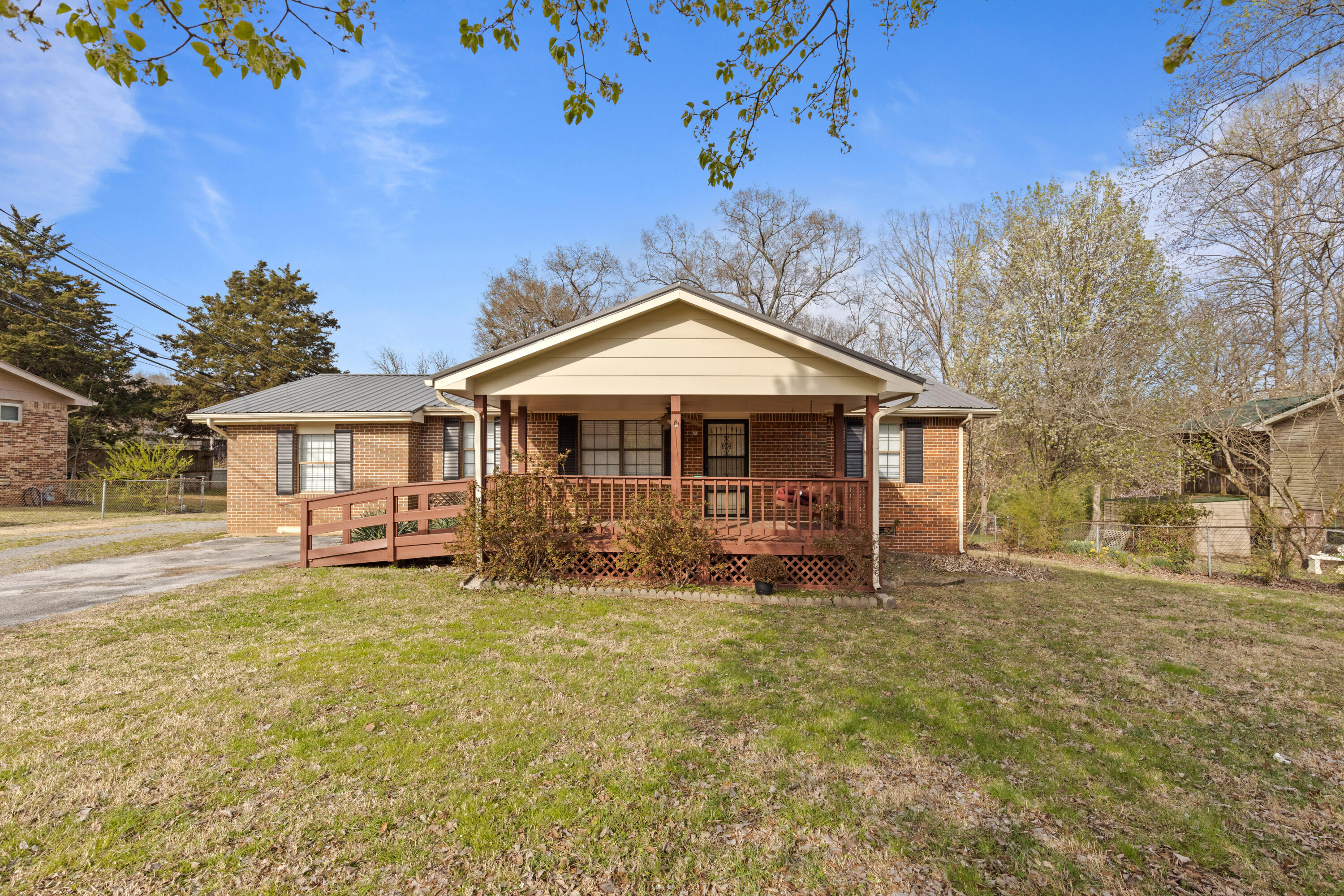 2430 N Shore Acres Road, Soddy Daisy, Tennessee image 1
