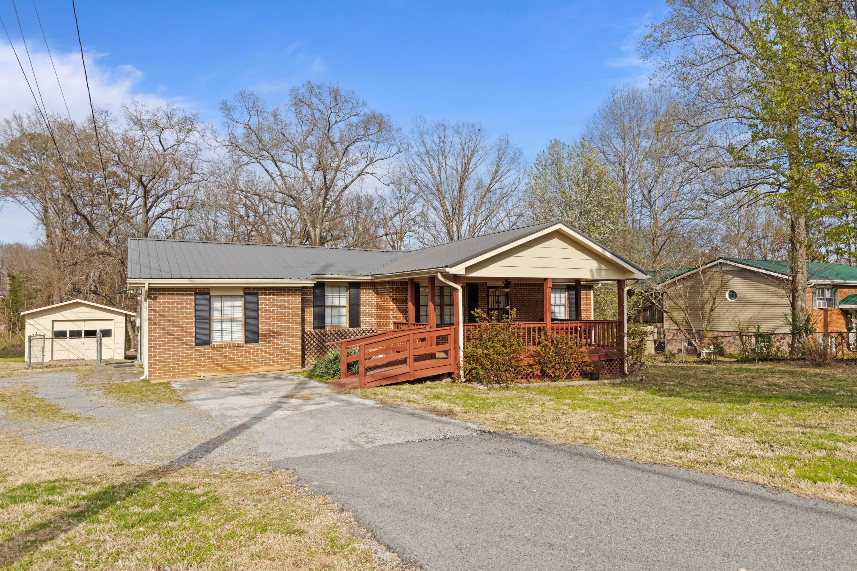 2430 N Shore Acres Road, Soddy Daisy, Tennessee image 2