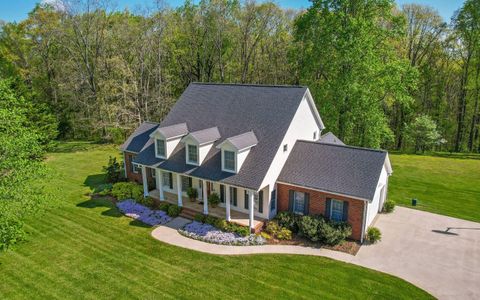 Photo of 4832 Rolling Meadows Lane, Signal Mountain, TN 37377 (MLS # 1533719)