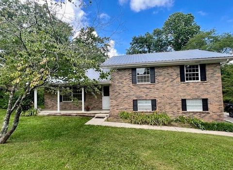 Photo of 2505 Dowler Circle, Signal Mountain, TN 37377 (MLS # 1524560)